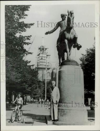 Rev. Charles Peck with the statue of Paul Revere